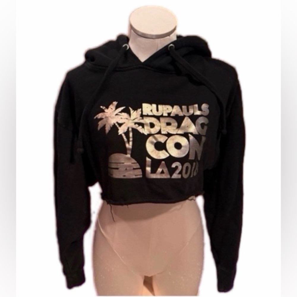 ⭐️ 3/$15 ⭐️ Black RuPaul's DragCon LA 2018 Cropped Hoodie preloved